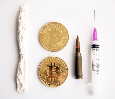 Bitcoins, bir şırınga, bir madde işareti ve bir kokain şifreli para birimi gizleyebilirsiniz suçları bir sembolü olarak