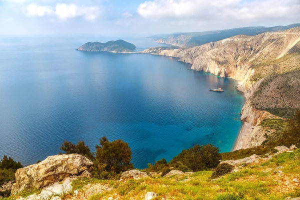 美丽的风景与岩石海岸的爱奥尼亚海 ne — 图库照片
