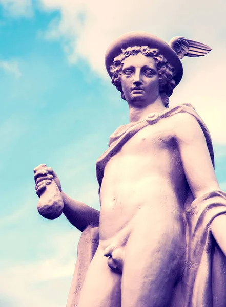 Fragmento da antiga estátua do deus Hermes (Mercúrio) com uma bolsa — Fotografia de Stock