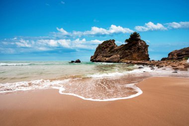 Iyon Denizi 'nde Pelekas Plajı ile güzel büyülü deniz manzarası i