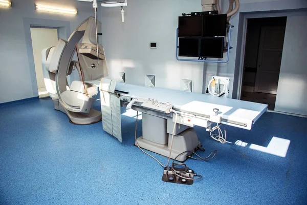 Angiographer in a modern hospital for heart surgery with a remot — Stock Photo, Image