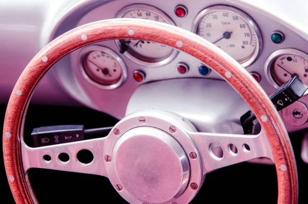 Fragment of interior retro car with speedometer and steering. vi — 图库照片