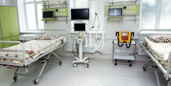 Koronavírusos Betegek Megmentésére Szolgáló Berendezés Lélegeztetőgéppel Egy Modern Kórházban Intenzív — Stock Fotó