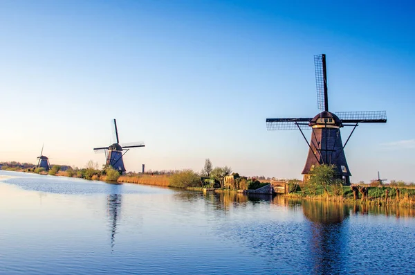 Bela Paisagem Inspiradora Tirar Fôlego Com Moinhos Vento Kinderdijk Holanda — Fotografia de Stock