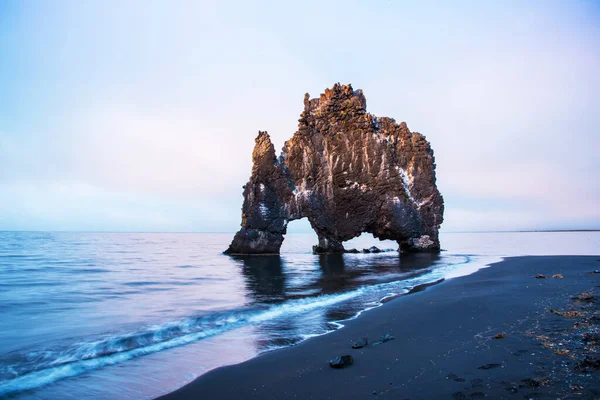 Beautiful Dramatic Landscape Extraordinary Rock Formation Hvitserkur Vatnsnes Peninsula North — Stock Photo, Image