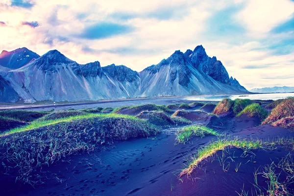 Stoksnes Yarımadasındaki Güzel Dağların Vestrahorn Zlanda Gün Batımında Kum Tepelerinde — Stok fotoğraf