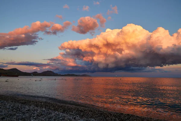 Bulutlu gün batımı