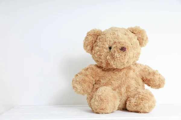 Flauschiger Brauner Teddybär Isoliert Auf Weißem Hintergrund — Stockfoto