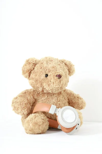 Single Brown Teddy Bear Sitting White Wooden Headphone White Background — Stock Photo, Image