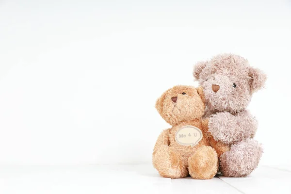 Teddybjörnpar Vitt Trä Begreppet Kärlek Alla Hjärtans Dag Med Kopieringsutrymme — Stockfoto