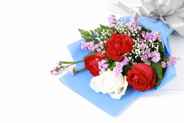 Μπουκέτο Τριαντάφυλλα Λευκό Ξύλο Χώρο Αντίγραφο Έννοια Ημέρα Του Αγίου — Φωτογραφία Αρχείου