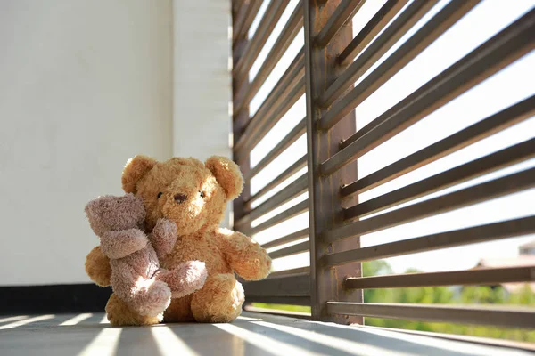 Teddybär Umarmt Dieses Bild Kann Für Liebe Und Familienkonzept Verwendet — Stockfoto