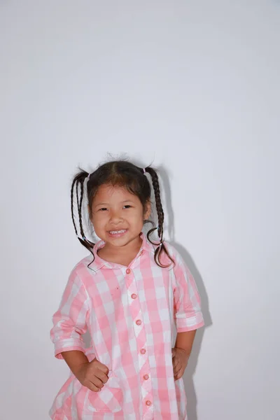 Porträt Von Niedlichen Mädchen Lächeln Glücklich Weißer Hintergrund Mit Kopierraum — Stockfoto