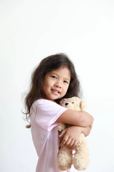 Asiatische Kind Mädchen Lächelnd Halten Teddybär Isoliert Weißen Hintergrund — Stockfoto