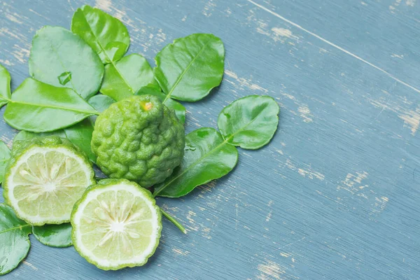 Horní Pohled Bergamot Zelenými Listy Překližce Pozadí — Stock fotografie