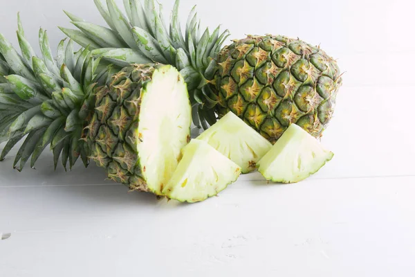 One Pineapple Put White Wood Table — Stock Photo, Image