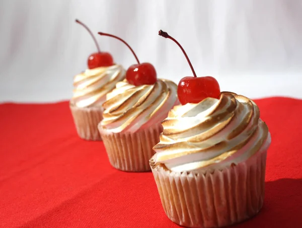 Cupcake Con Meringa Bruciata — Foto Stock