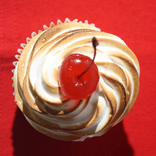 Κλείστε Cupcake Καμένη Μαρέγκα — Φωτογραφία Αρχείου