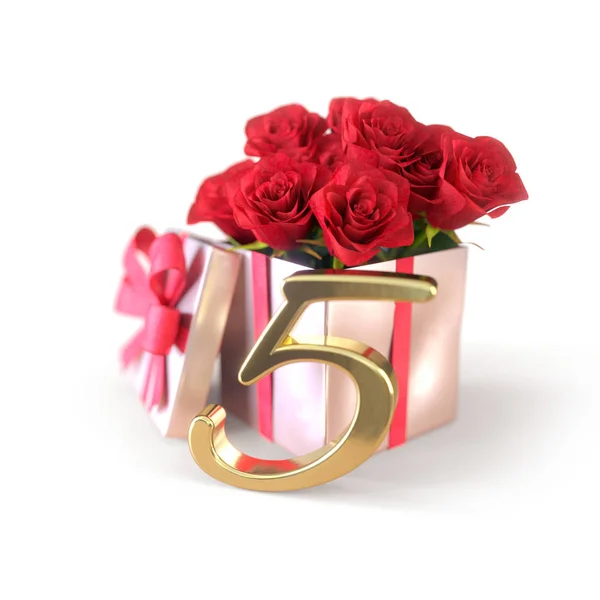 Concept d'anniversaire avec des roses rouges en cadeau isolé sur fond blanc. cinquième. 5ème. rendu 3D — Photo