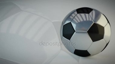 Dönen parlak futbol topu beyaz arka planda - kesintisiz döngü