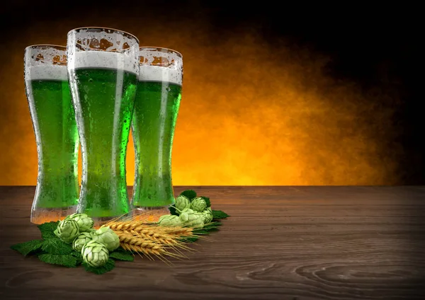 Três copos de cerveja verde com cevada e lúpulo. Renderização 3D — Fotografia de Stock