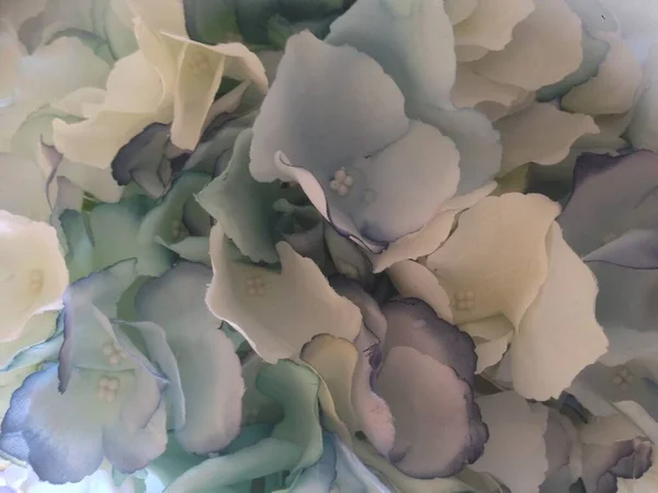 Yapay çiçekleri kapat