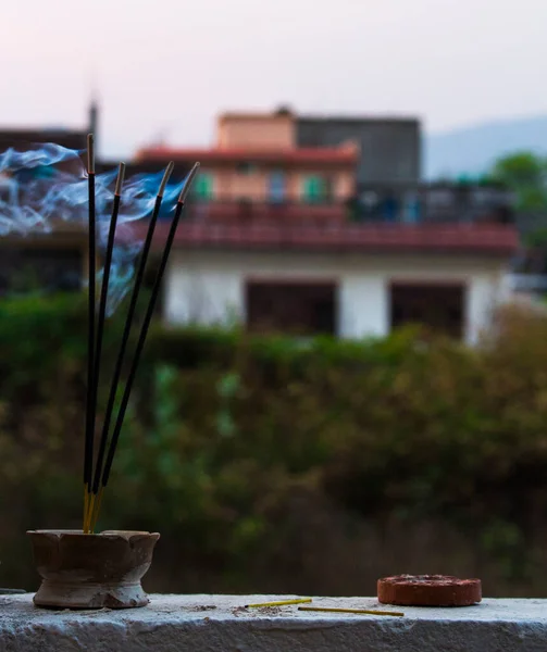 Tütsü çubukları, Lumbini, Nepal