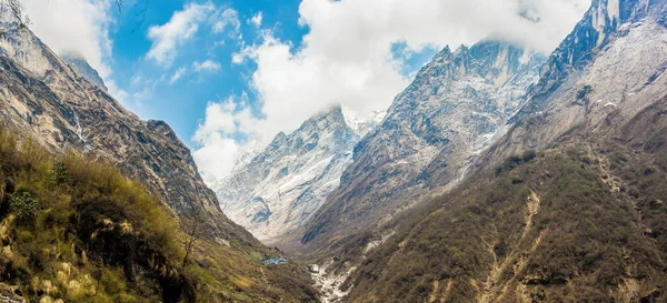 Annapurna Dağların arasından Nepal, Massive ve River