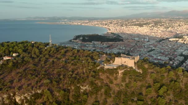 Pěkný ve francouzském anténním 4K orbitálním záběru. Východ slunce nad Mont Bórem. — Stock video