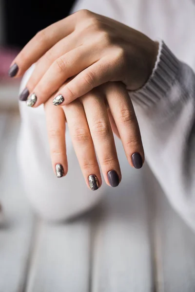 Handen met mooie manicure — Stockfoto