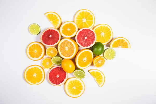 Citrus achtergrond. Diverse verse citrusvruchten — Stockfoto