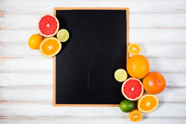 taze narenciye ile kara tahta