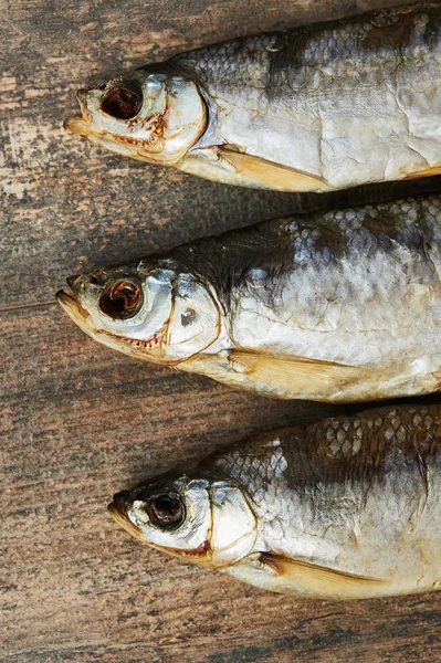 Stockfish salé sur table en bois — Photo