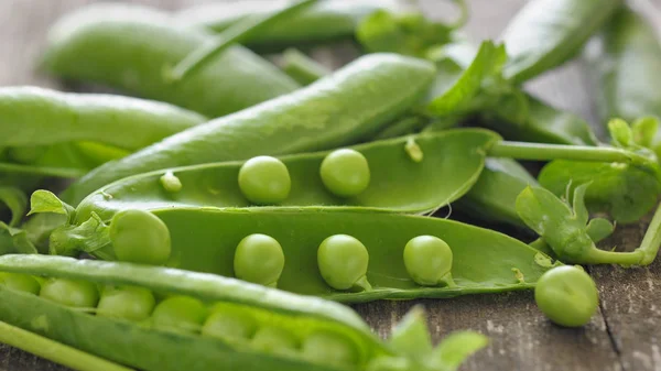 Fresh green peas — Stock Photo, Image