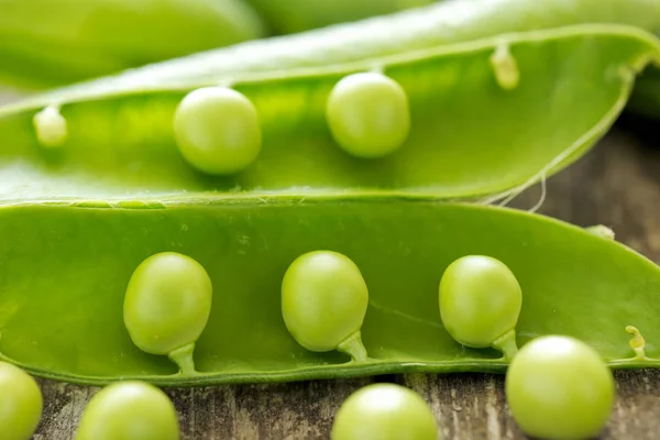 Fresh green peas — Stock Photo, Image