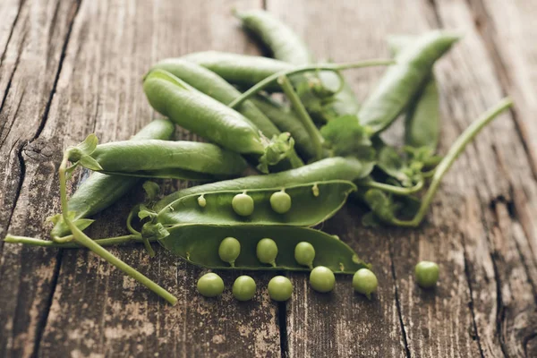 Fresh green peas (matte style) — Stock Photo, Image