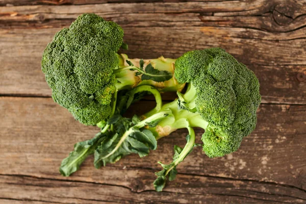 Broccoli resting on an old table. — Stock Photo, Image