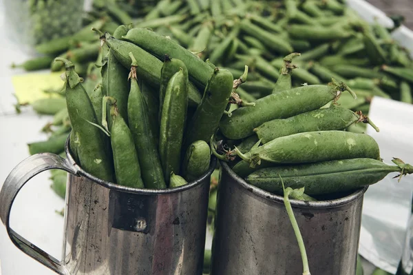 Peas for sale at the market, matte style. — Stock Photo, Image