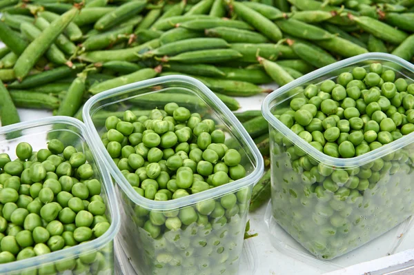 Peas for sale at the market, matte style. — Stock Photo, Image