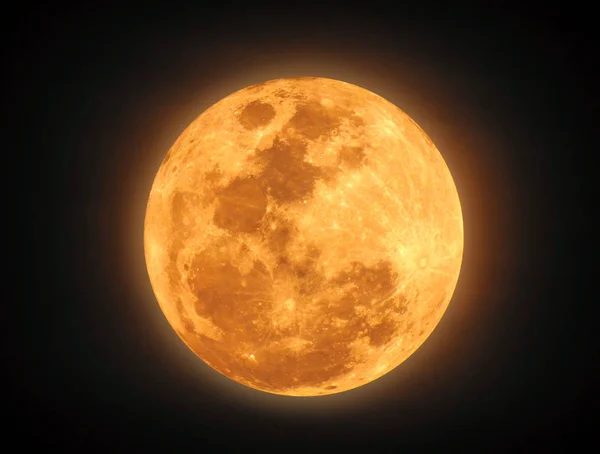 검은 배경에 있는 노란 보름달 — 스톡 사진