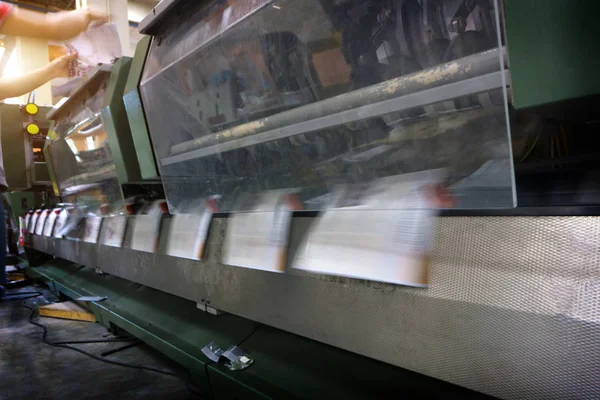 Процесс в современной типографии, офсетная печать . — стоковое фото