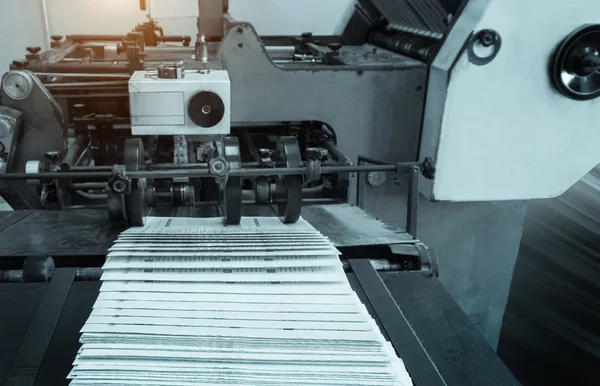 Процесс в современной типографии, офсетная печать . — стоковое фото