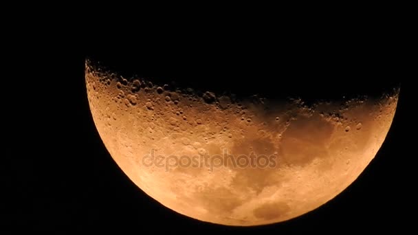 Fase del movimiento lunar amarillo en la noche oscura . — Vídeos de Stock