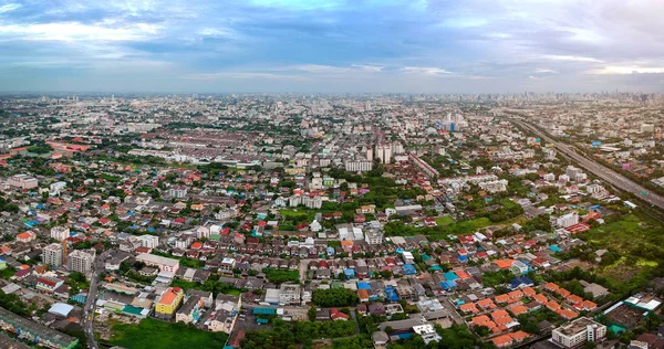 Bangkok cidade Tailândia em vista aérea à luz da noite — Fotografia de Stock