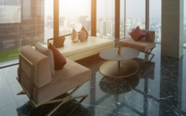 Mevsimlik Modern kanepe ve bina cam kule oturma odasında