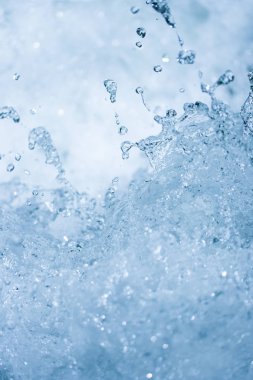 Mavi su splash arka plan doğa şelale yağmur ormanlarında