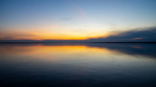 Pôr Sol Praia Reflexo Céu Água — Fotografia de Stock