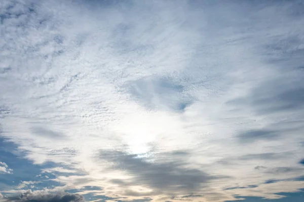 Bella Nuvola Nel Cielo Blu — Foto Stock