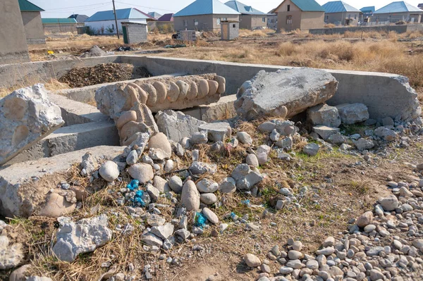 Nşaat Alanındaki Beton Temeli Yıkılmış — Stok fotoğraf