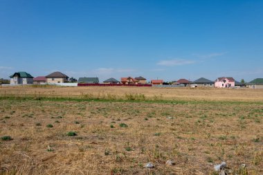 Bulutlar ile mavi gökyüzü ile kırsal manzara manzara